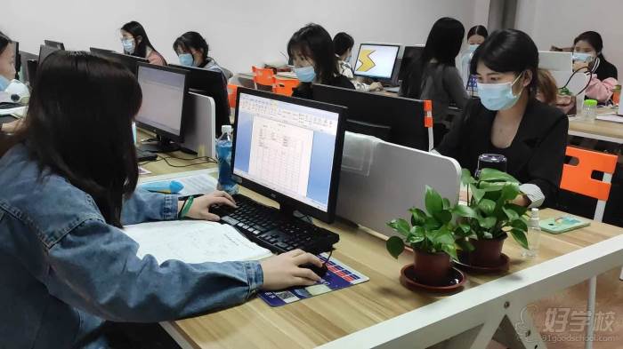 维思电脑职业培训学校的教学现场一览